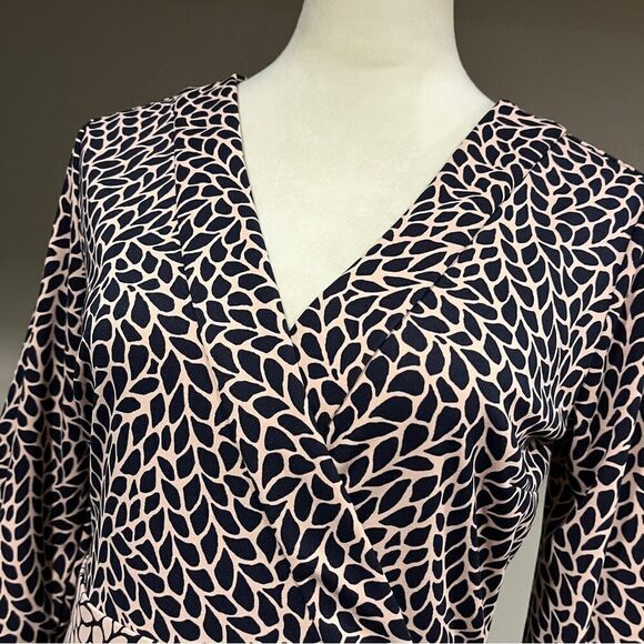 Ann Taylor Leafy print 3/4 sleeve knee length wrap beige/navy dress size 4 - Picture 2 of 15